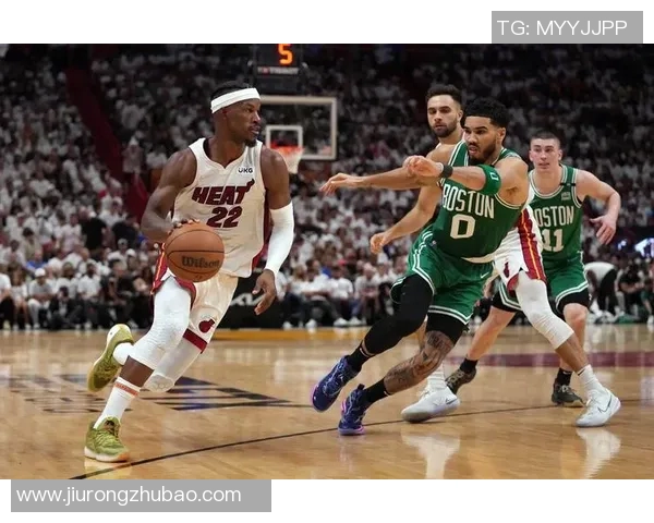 热火与凯尔特人第三场精彩对决全场录像回放分析与精彩瞬间集锦